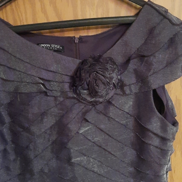 Dress - Picture 2 of 4